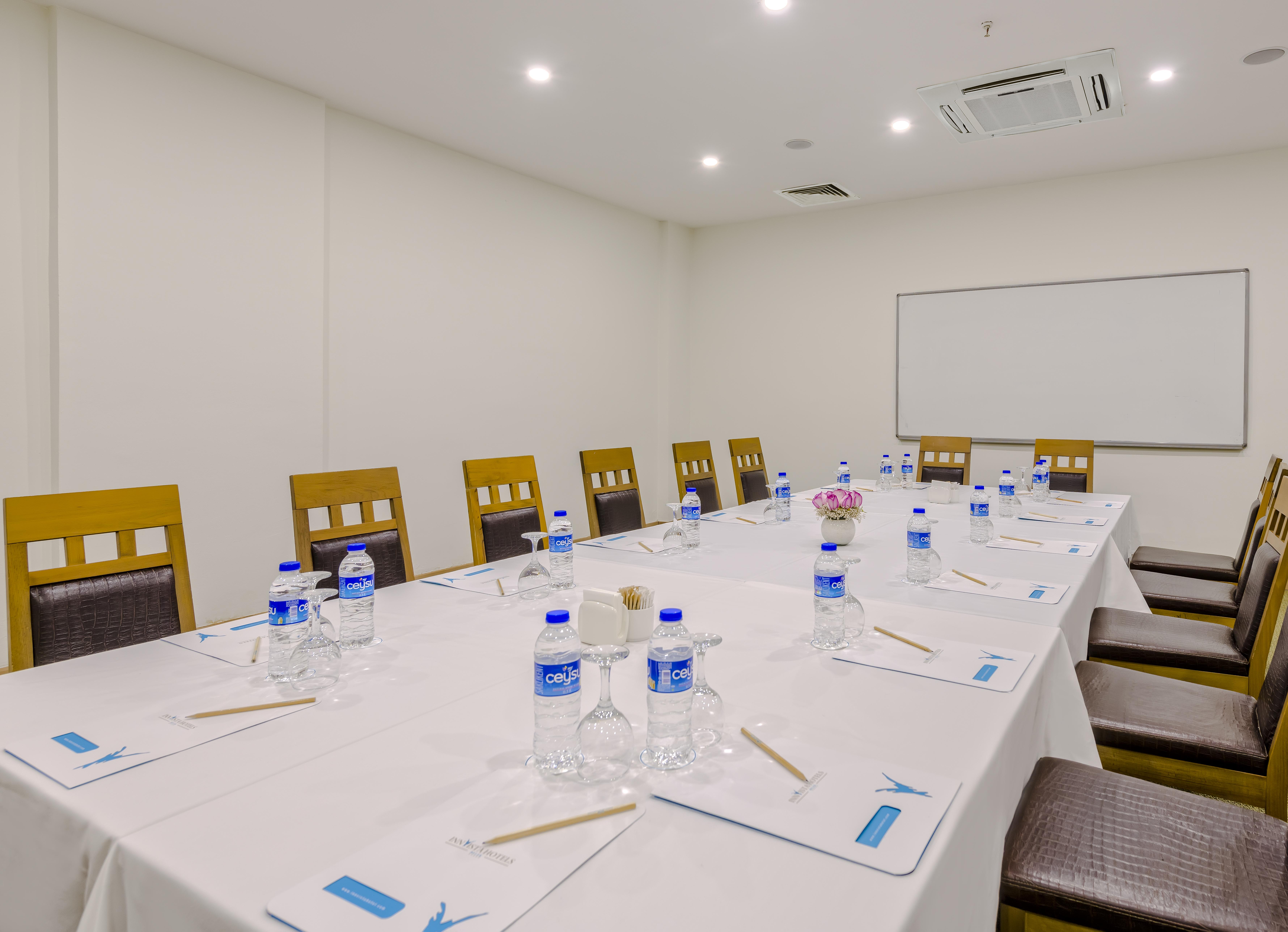 Innvista Hotels Belek Buitenkant foto Meeting room